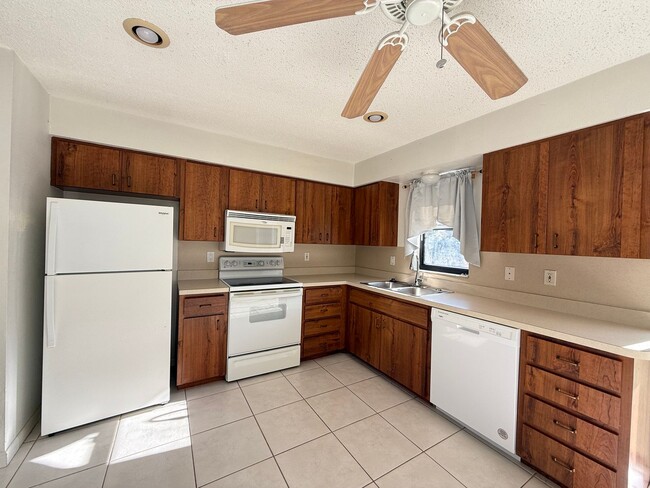 Foto del edificio - 2/2 Single Family Available Now!