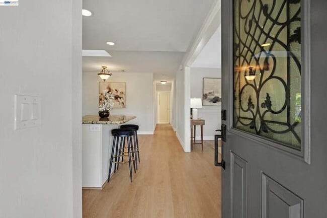 Foto del edificio - 6877 Rayland Ct