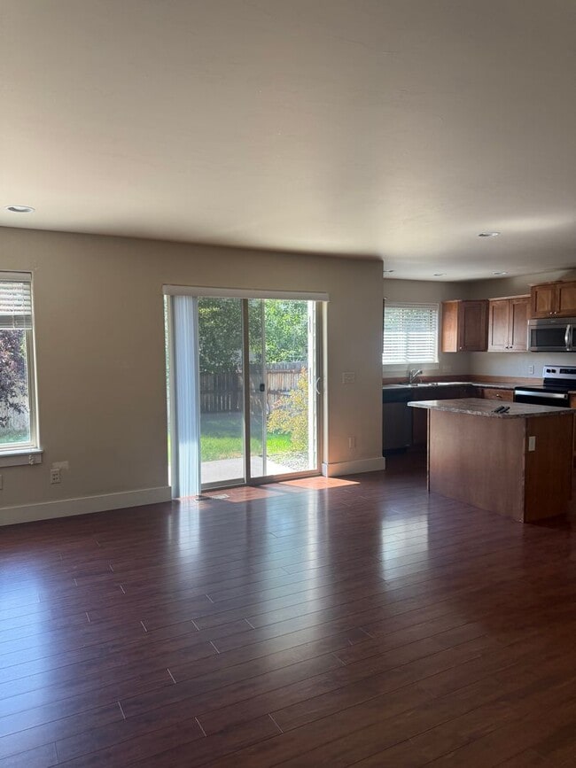 Foto del edificio - 1857 Buckrake Ave