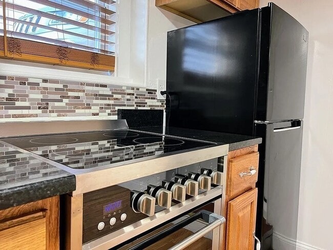 Building Photo - 47 Bickford Ave