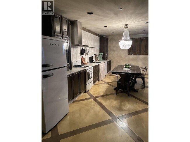 Photo du bâtiment - 7589 Curtis St