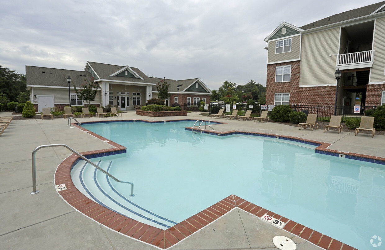 Mallard Glen and Adams Place Apartments in Charlotte, NC