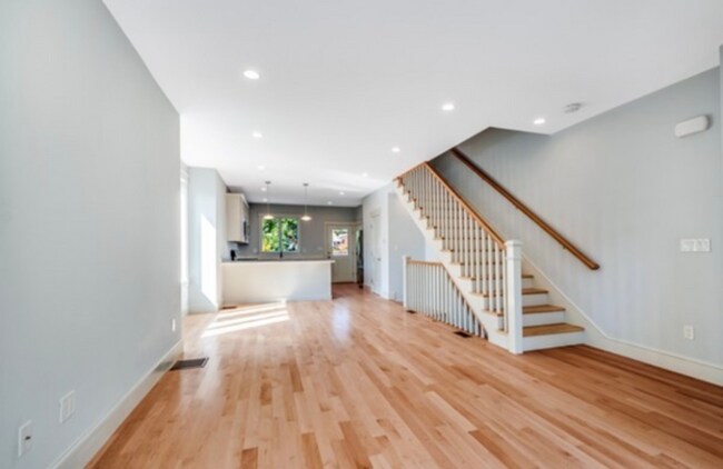 Photo - 37 Bacon St (Watertown, MA) Townhome