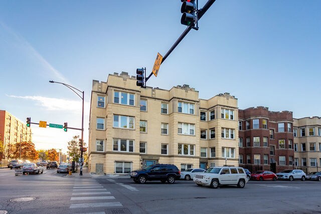 Primary Photo - 102 N Hamlin Ave