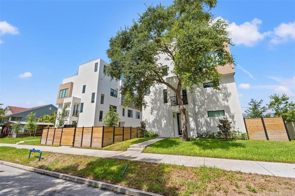 Foto principal - 320 15th St N
