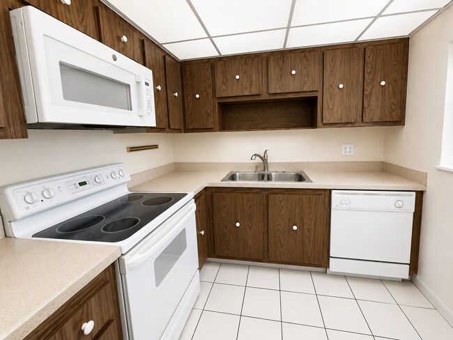 Foto del edificio - "Experience Luxury Living: Spacious 2-Bed, 2-Bath Condo in North Palm Beach!"