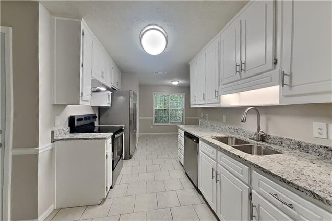 Building Photo - 3013 Rockview Dr