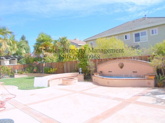 Building Photo - Newer Spacious Home Minutes from Downtown ...