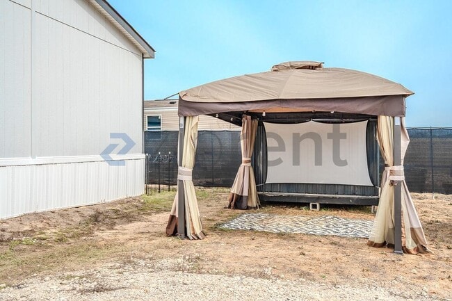 Building Photo - 1202 Longleaf Pne St