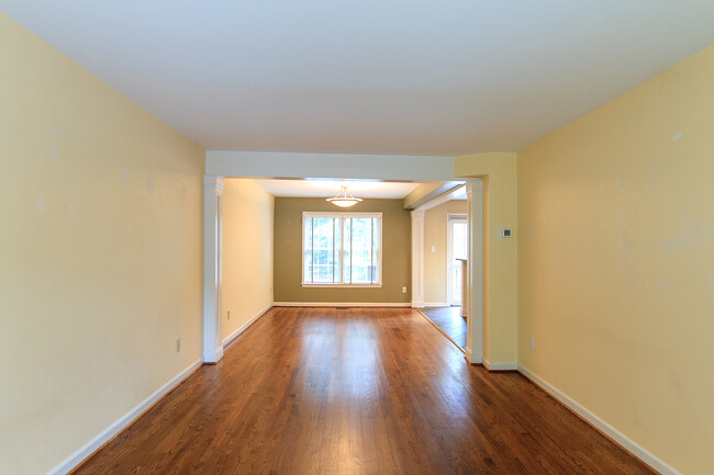 Building Photo - 1858 Golf View Ct
