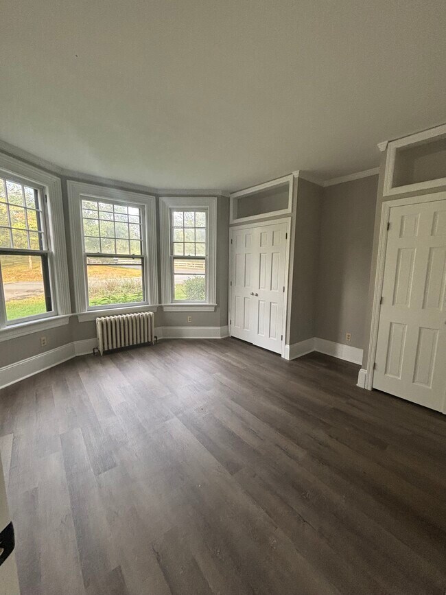 Foto del edificio - 553 Mine Brook Rd