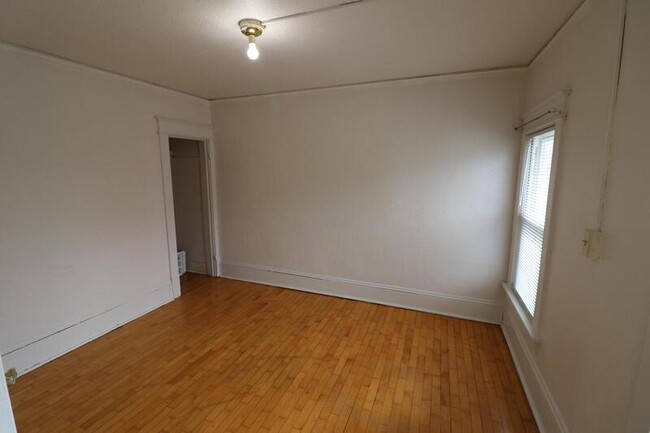 Building Photo - 526 Madison St