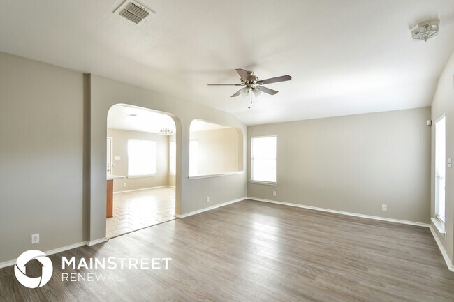 Foto del edificio - 7410 Great Lakes Dr