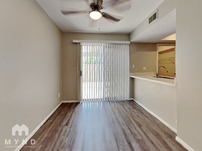 Building Photo - 1404 La Jolla Dr