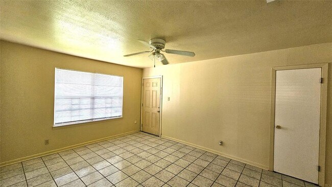 Foto del edificio - 4303 Howcher St