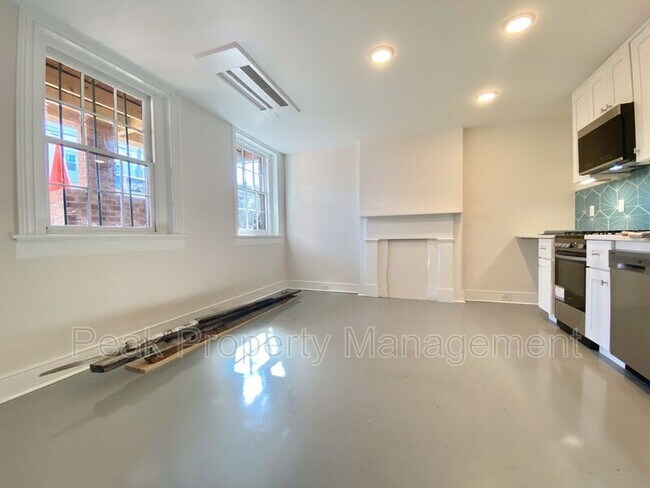 Building Photo - 2320 Venable St