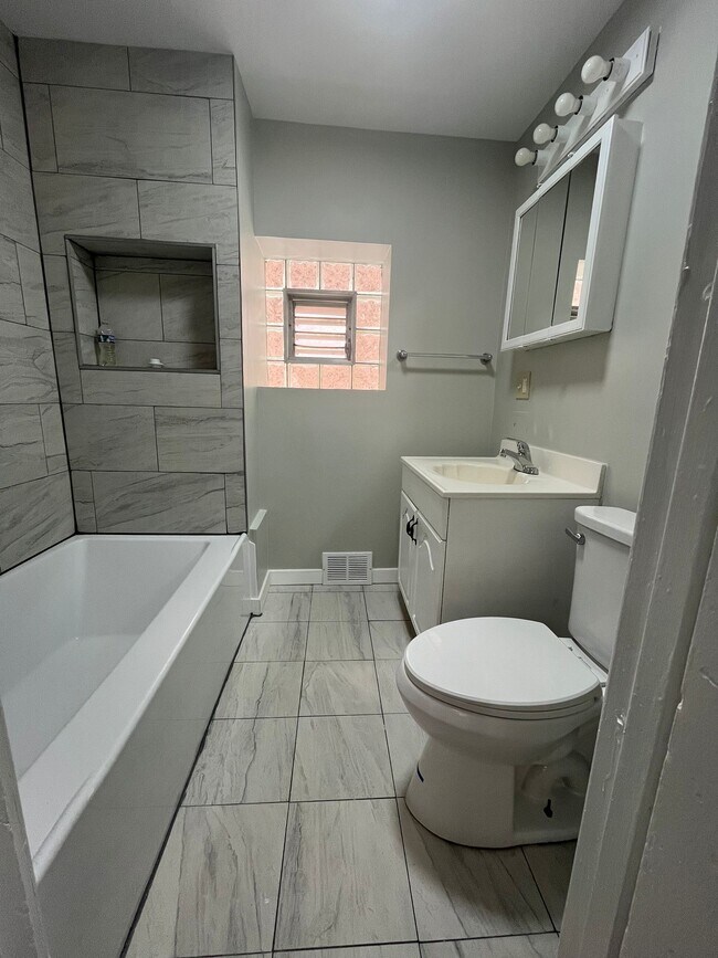 Foto del edificio - 4836 W Fletcher St