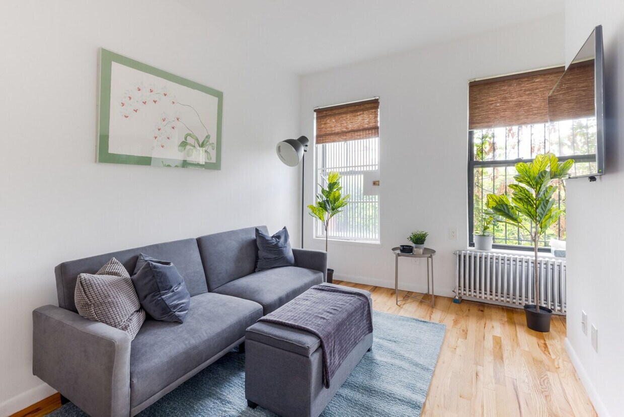 Foto principal - 321 E 116th St