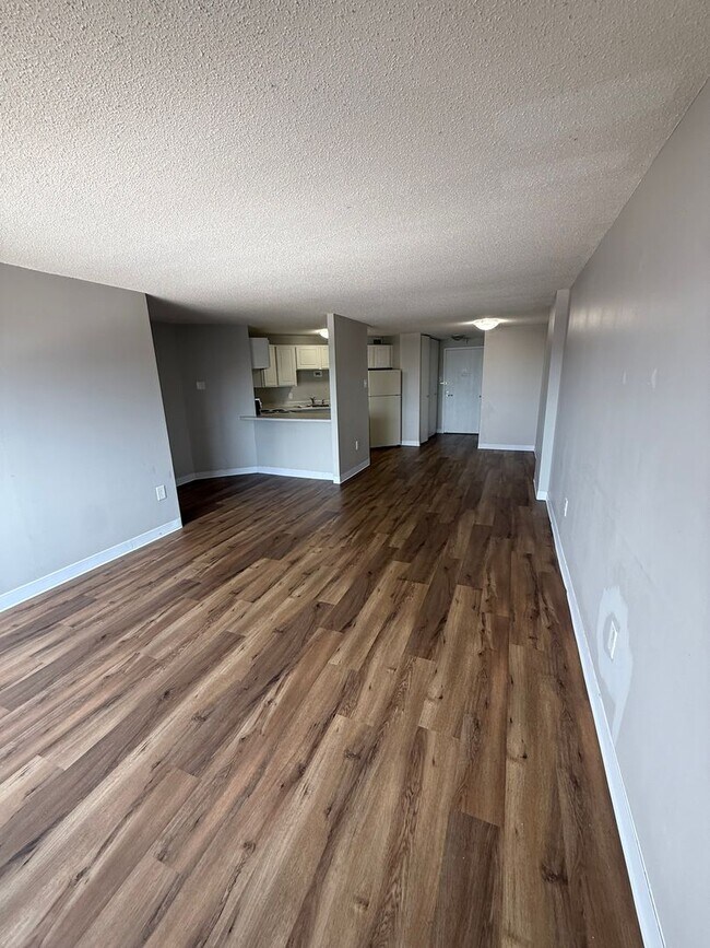 Interior Photo - Grove 94
