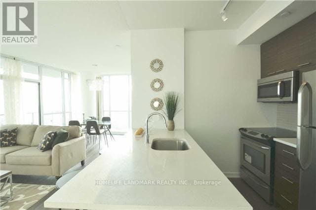 Photo du bâtiment - 66 Forest Manor Rd