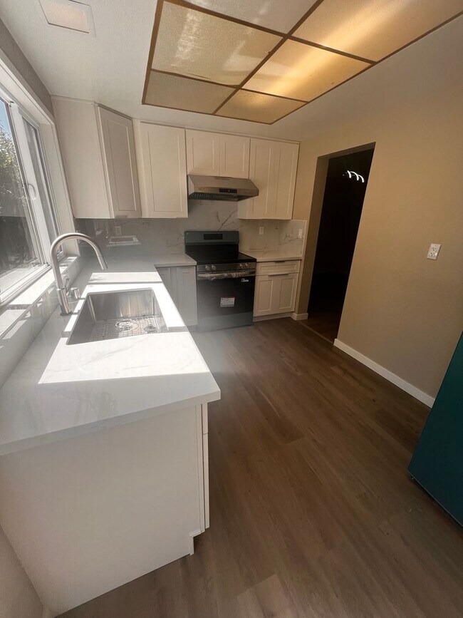 Foto del edificio - Wonderfully updated Waterman Highlands Home
