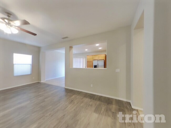 Foto del edificio - 374 E Yellow Wood Ave