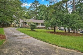 Building Photo - 2041 Collinswood Dr