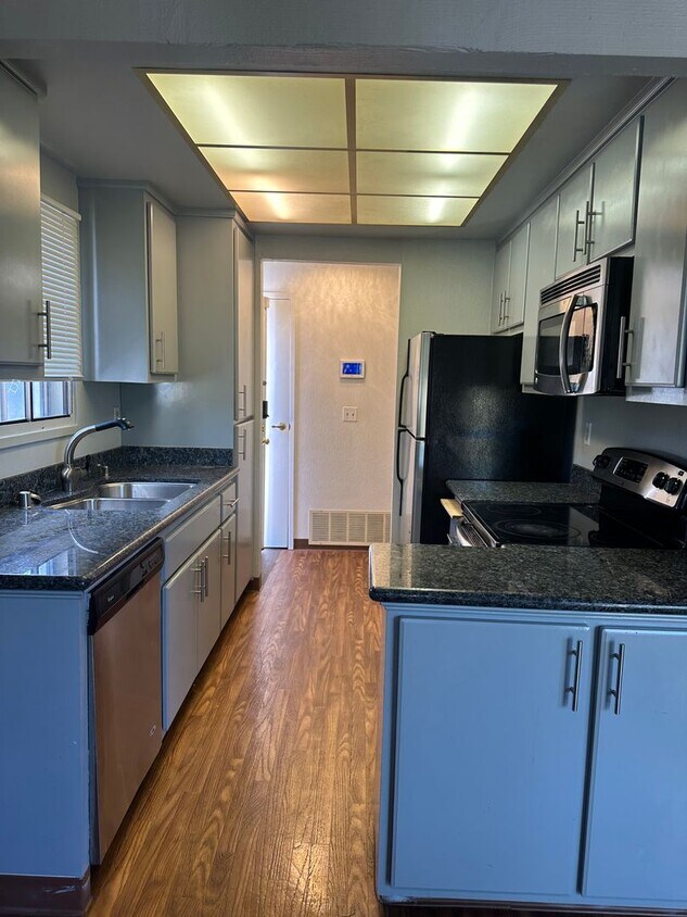 Primary Photo - Charming 2 bed/2 bath loft in Oakland hills