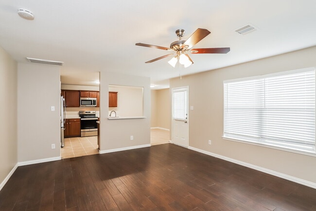 Building Photo - 6823 Clover Walk Ln