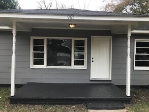 Building Photo - 965 Eastwood Dr