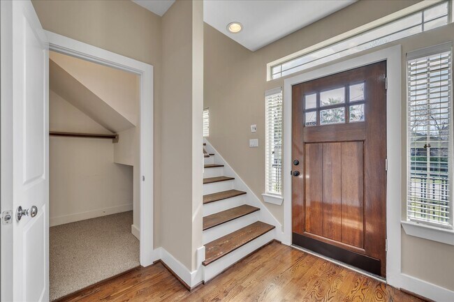 Building Photo - 1715 W 24th St