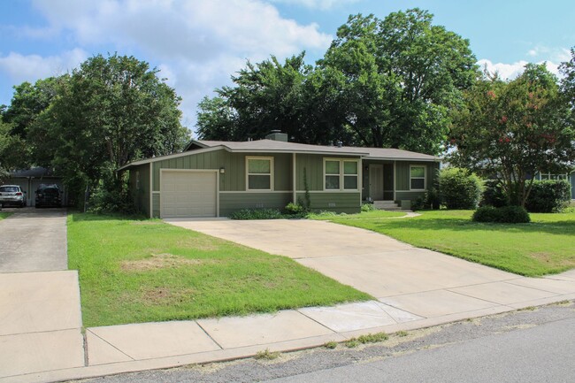 Building Photo - ALAMO HEIGHTS I.S.D.