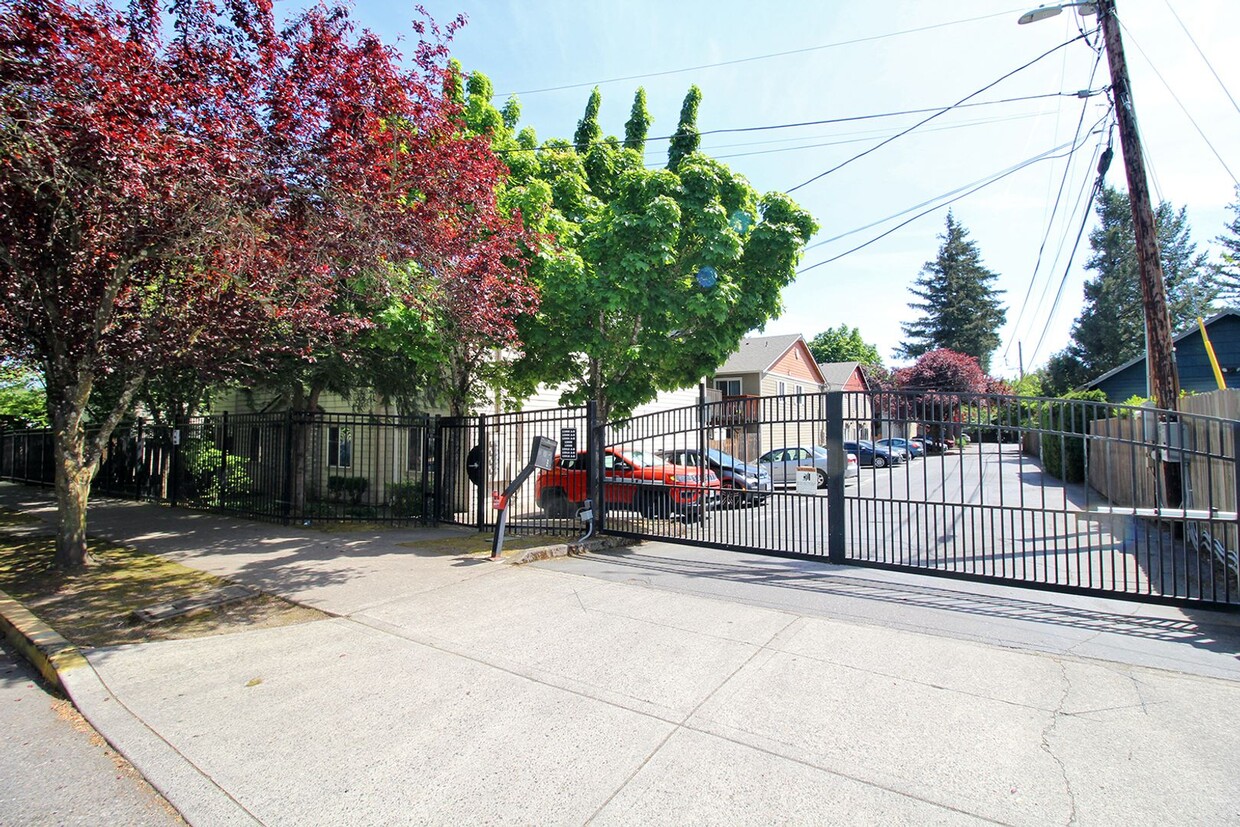 Primary Photo - 12018 SE Bush St