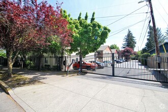 Building Photo - 12018 SE Bush St
