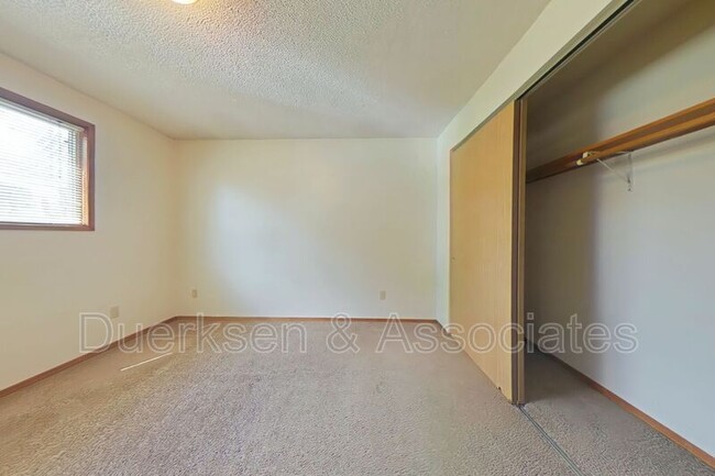Building Photo - 304 NE Conifer Blvd