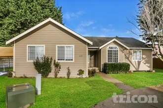 Building Photo - 622 6th Ave S