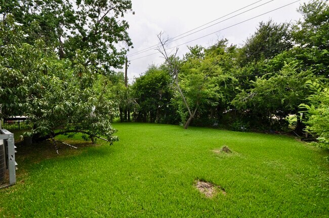 Building Photo - 7622 Darnay Dr