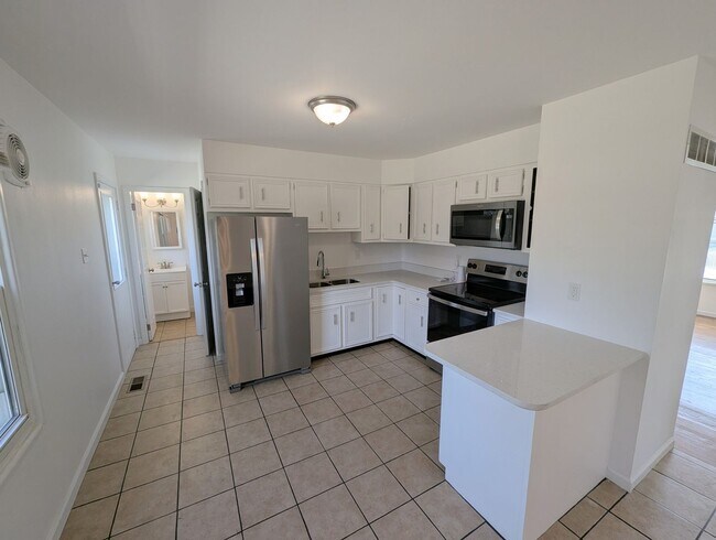 Foto del edificio - Stylish Santa Maria Stunner - **1/2 off First Month's Rent!!**