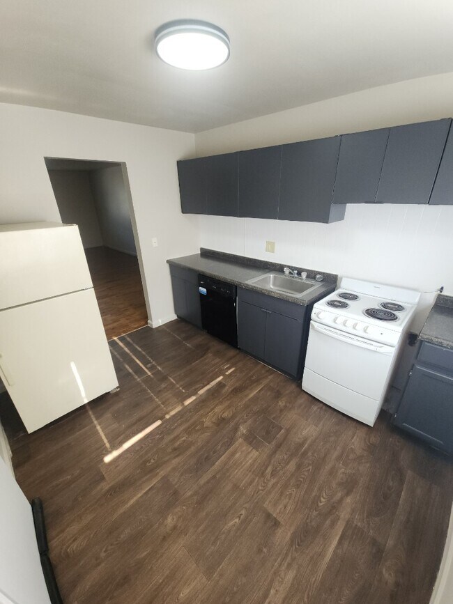 Building Photo - 2 bedroom 1 bath