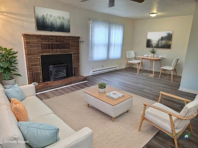 Foto del edificio - Charming three bedroom/one bath Medford Home | Available Now!