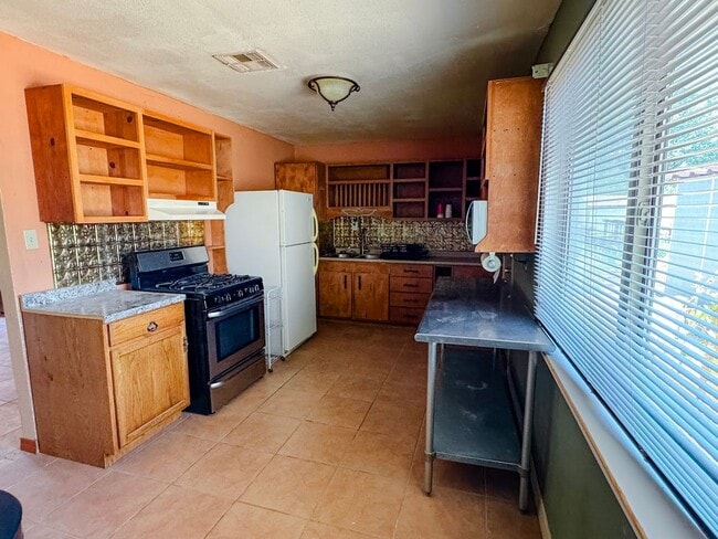 Building Photo - 1104 Indian Wells Rd