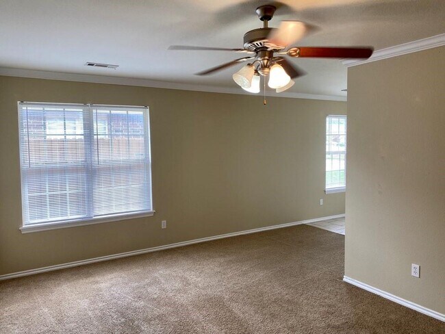 Foto del edificio - 1554 Willowbrook Dr