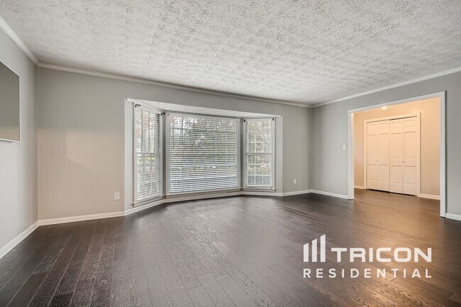 Foto del edificio - 5381 Willow Point Pkwy