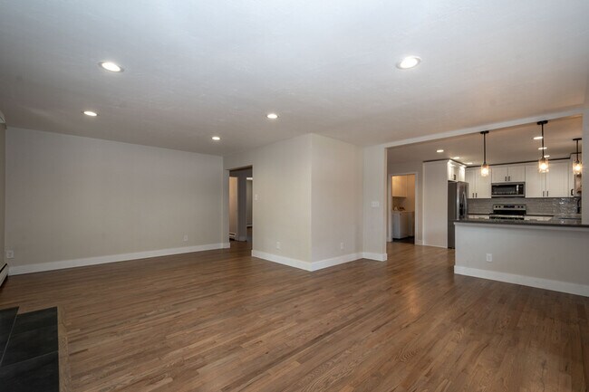 Building Photo - 821 Grape St