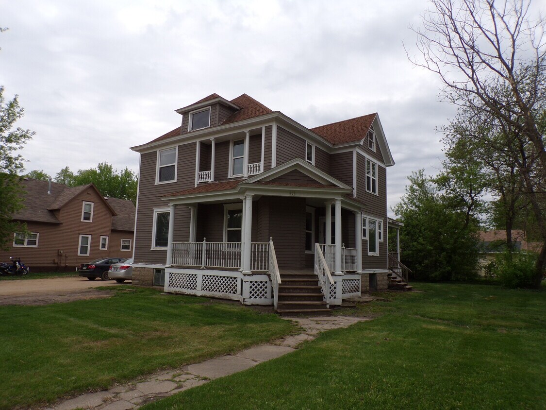 Exterior - 829 7th Ave
