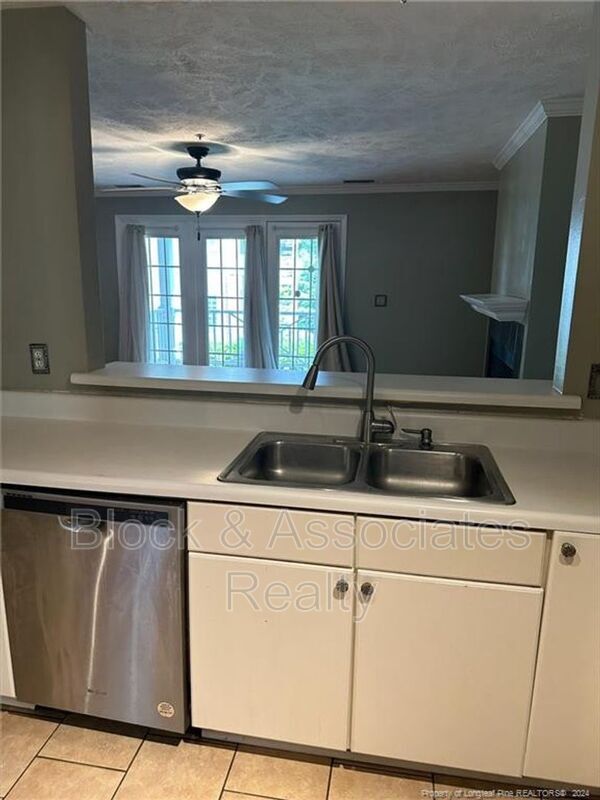 Foto del edificio - 400 Bubble Creek Ct