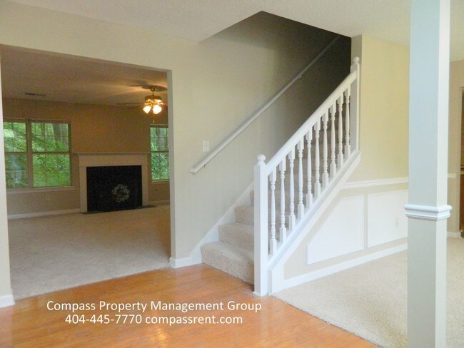 Building Photo - 3543 Oakshire Way SE
