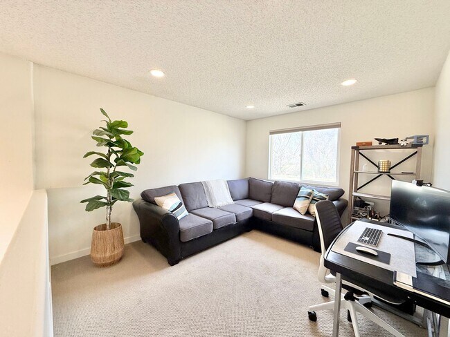Foto del edificio - 387 Ivory Cir