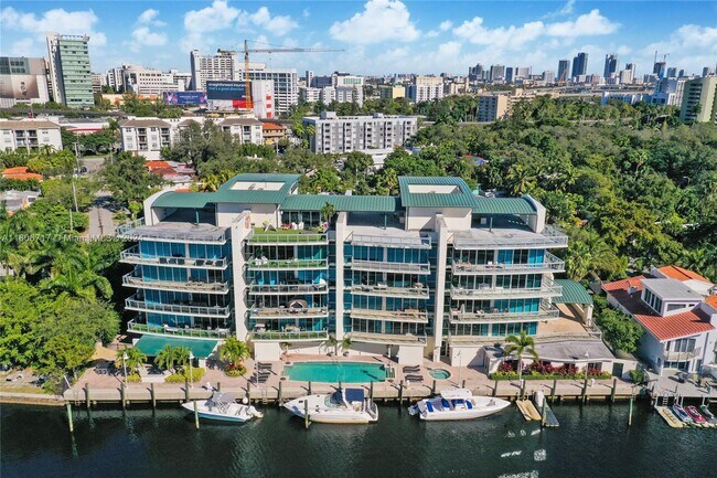 Foto del edificio - 1090 NW N River Dr