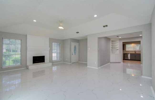 Building Photo - 326 Fair Oak Dr